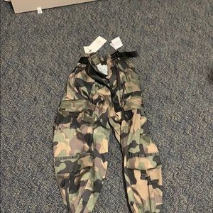 Zara camo cargo pants —BRAND NEW